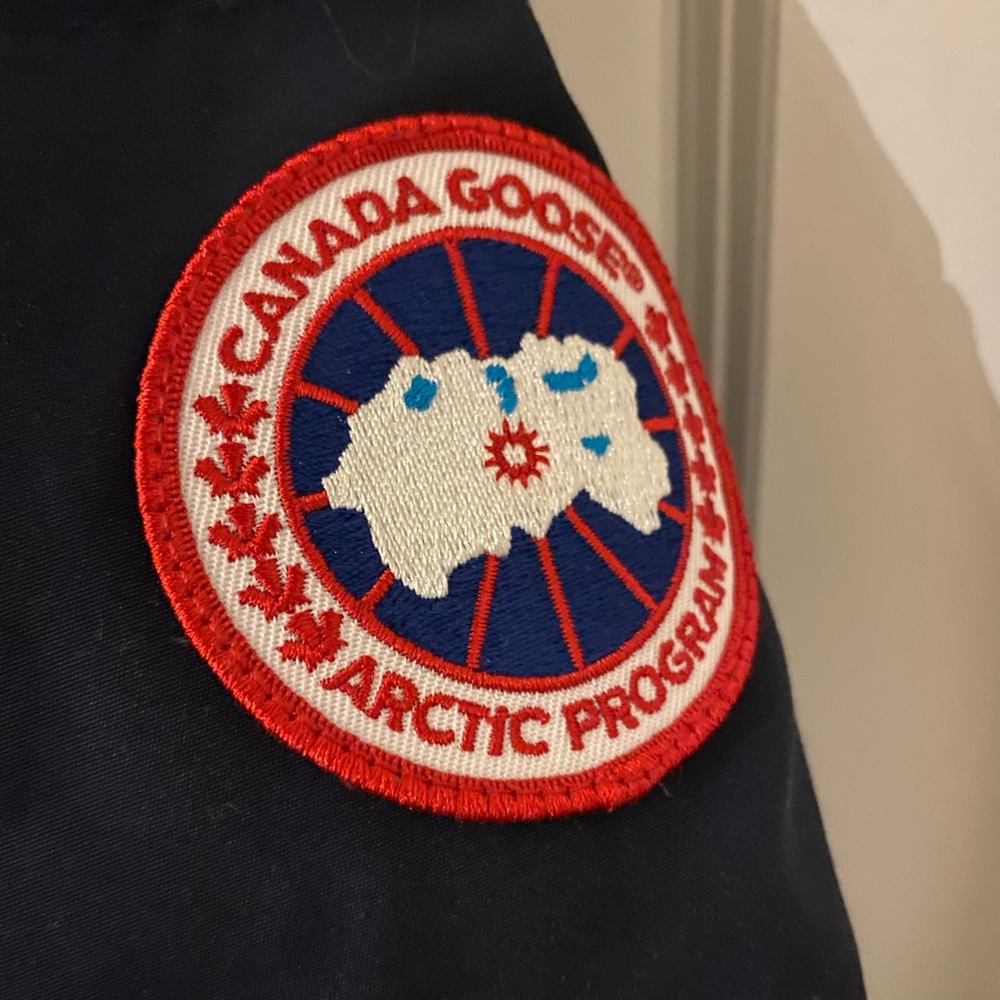 Canada Goose Wyndham Parka, Amiral Blue color, L size